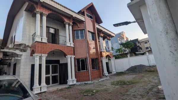 Modern duplex available for sale in Douala - Makepe, 1min...